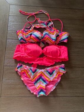 NEW Victoria’s Secret Three- Piece Swimsuit, M